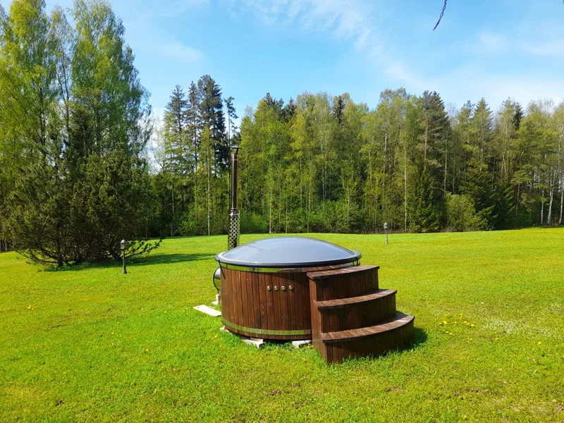 Kalna Raskumi, Viesu nams, Vecpiebalga, Alauksta ezers | Hot tub for rent on the shore of Alauksta lake, Vecpiebalga