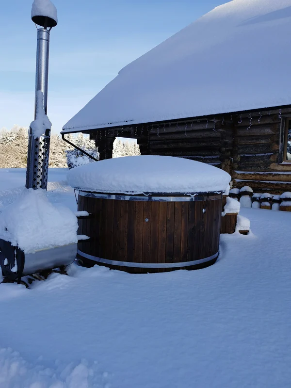 Kalna Raskumi, Viesu nams, Vecpiebalga, Alauksta ezers | Hot tub for rent on the shore of Alauksta lake, Vecpiebalga