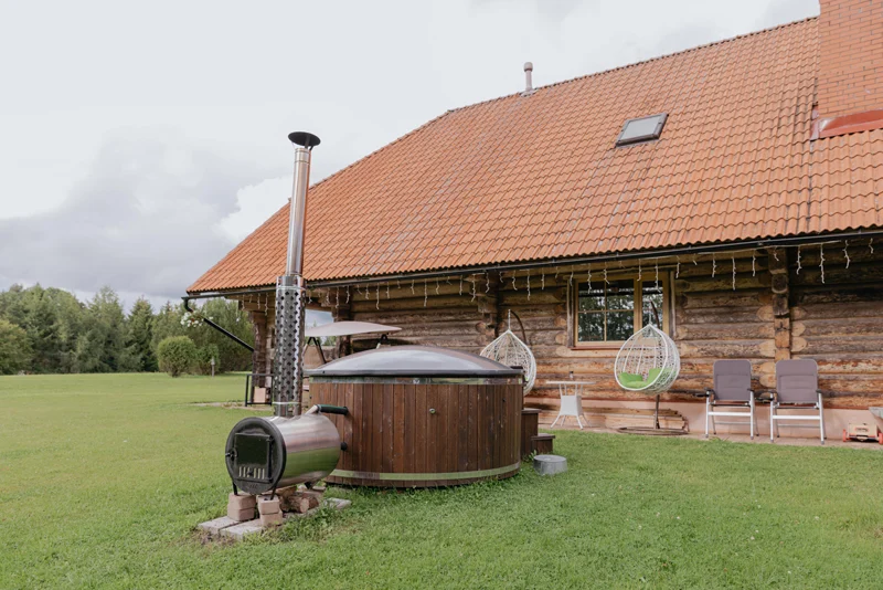 Kalna Raskumi, Viesu nams, Vecpiebalga, Alauksta ezers | Hot tub for rent on the shore of Alauksta lake, Vecpiebalga