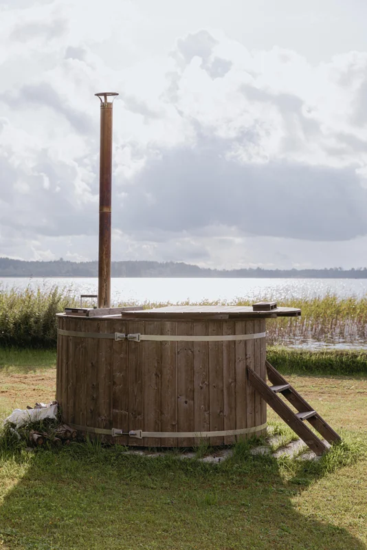 Kalna Raskumi, Viesu nams, Vecpiebalga, Alauksta ezers | Hot tub for rent on the shore of Alauksta lake, Vecpiebalga