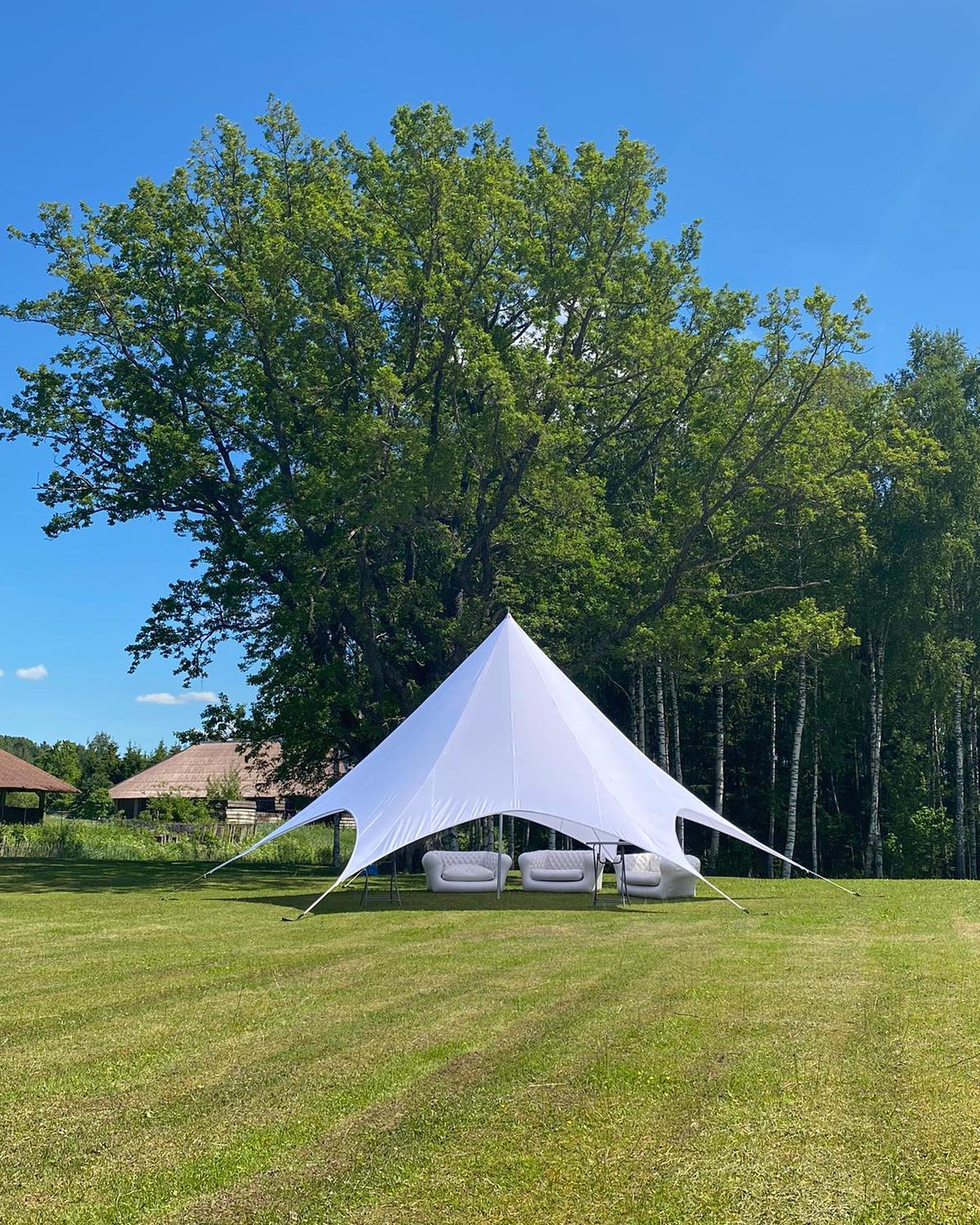 Kalna Raskumi, Viesu nams, Vecpiebalga, Alauksta ezers | Tent rental by the water, Alauksta lake in Vecpiebalga