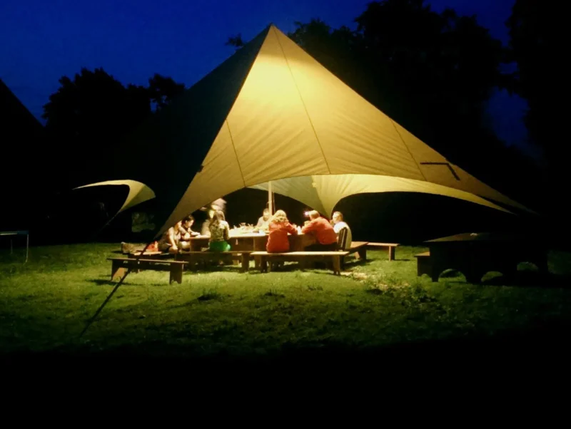 Kalna Raskumi, Viesu nams, Vecpiebalga, Alauksta ezers | Tent rental by the water, Alauksta lake in Vecpiebalga