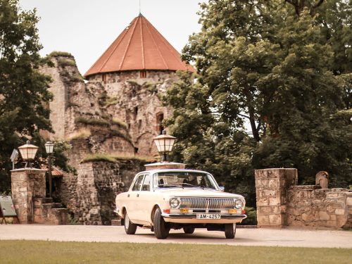 Kalna Raskumi, Viesu nams, Vecpiebalga, Alauksta ezers | Retro car rental in Riga-Vecpiebalga for weddings, photo shoots