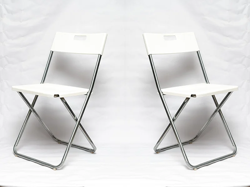 Kalna Raskumi, Viesu nams, Vecpiebalga, Alauksta ezers | White folding chair for rent